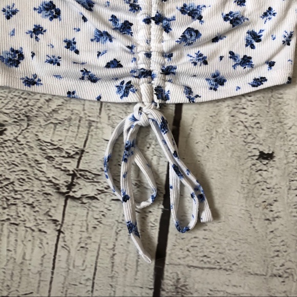 Adorable floral tie-up crop - Picture 8 of 11